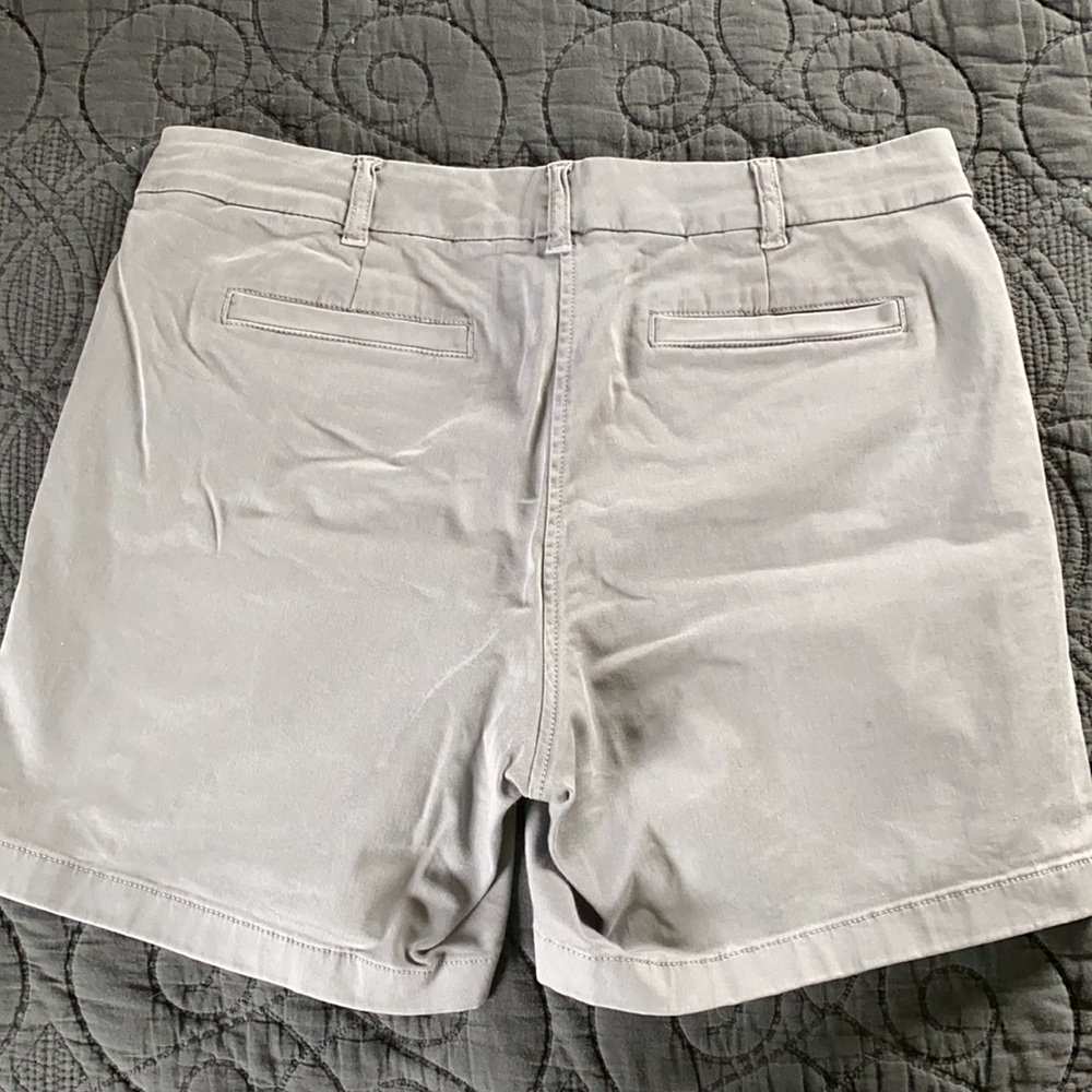 J Crew Women’s Chino Shorts Size 10 - Picture 2 of 6